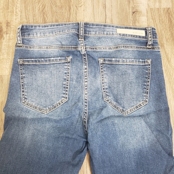 Cello Women's 7 ( 30 ) Medium Wash High Rise Ankle Crop Skinny Distressed Fade - Picture 7 of 8